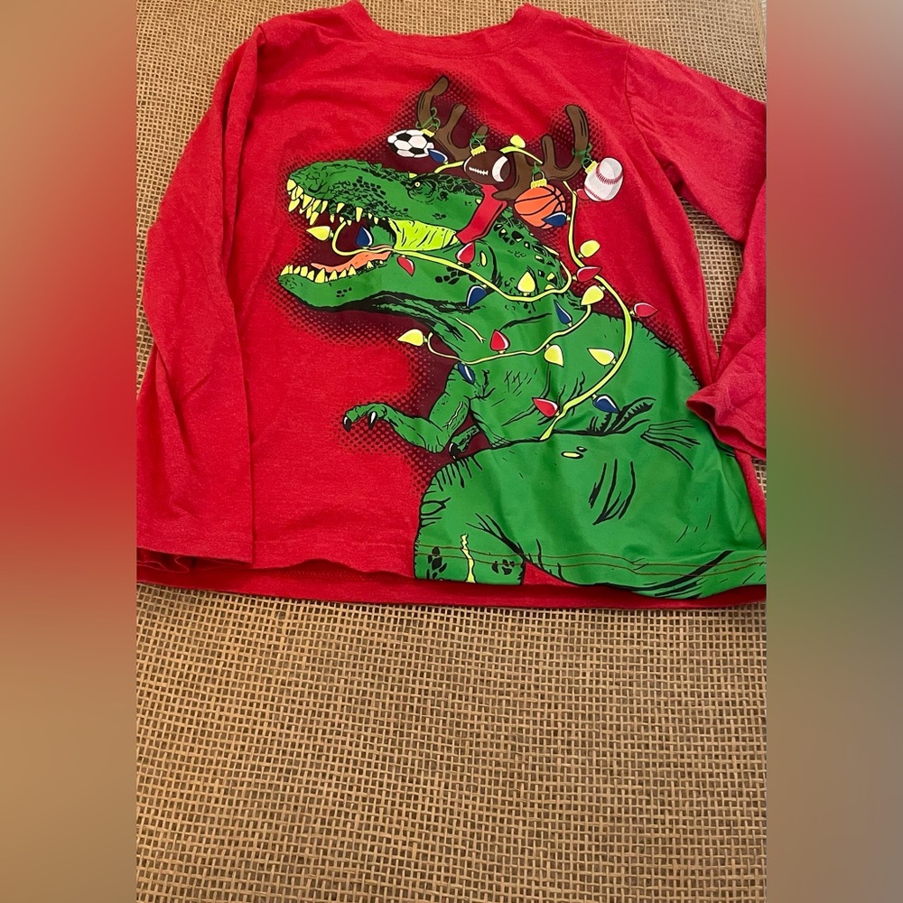 Boys Holiday Ls tee! Adorable dinosaur tee. 6/7